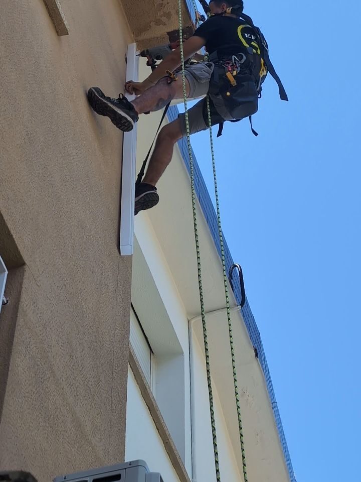 Instagram post from efitecinstalaciones. This post is in position 3.
