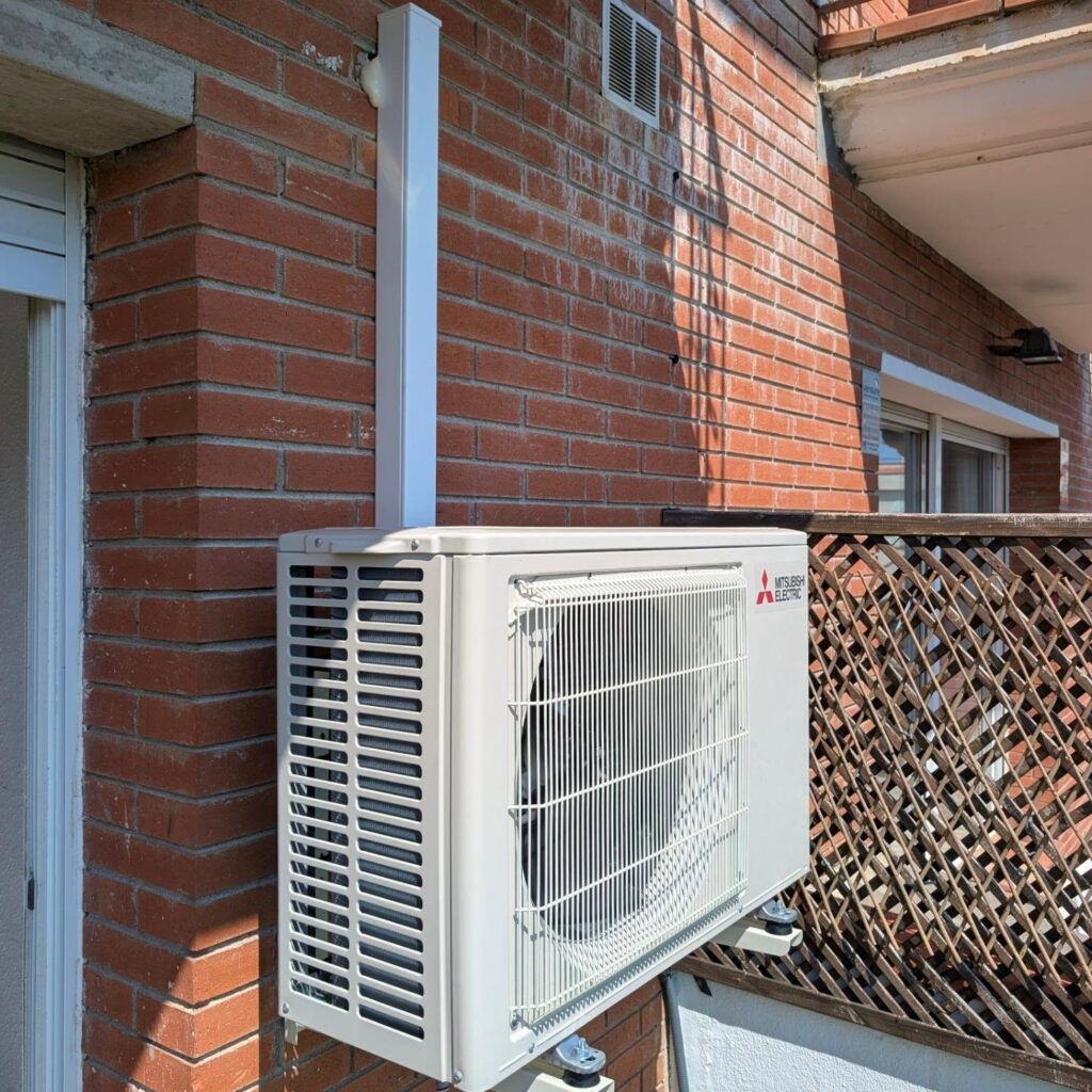Instagram post from efitecinstalaciones. This post is in position 2.