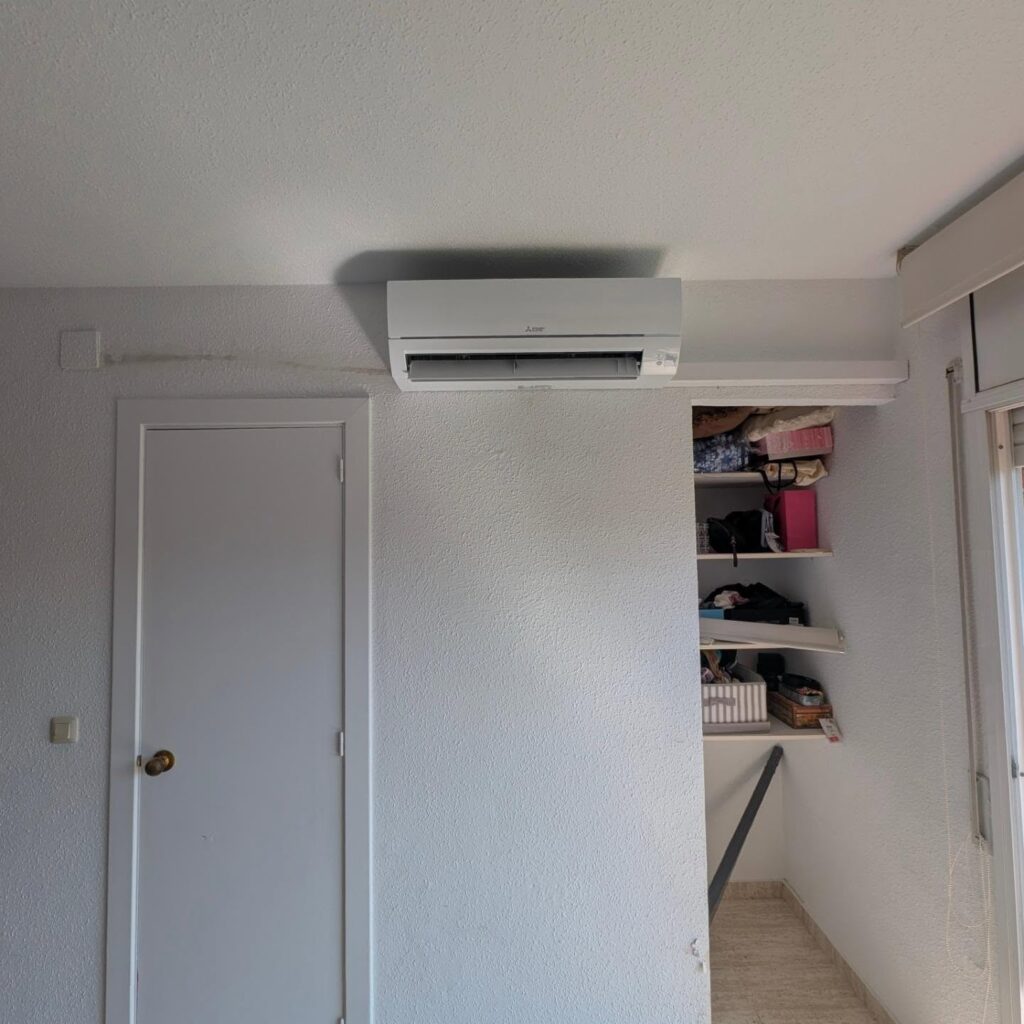 Instagram post from efitecinstalaciones. This post is in position 3.