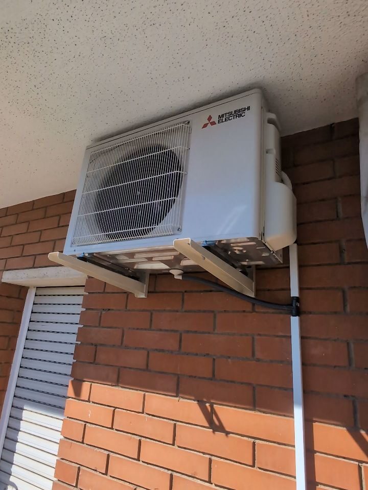 Instagram post from efitecinstalaciones. This post is in position 1.