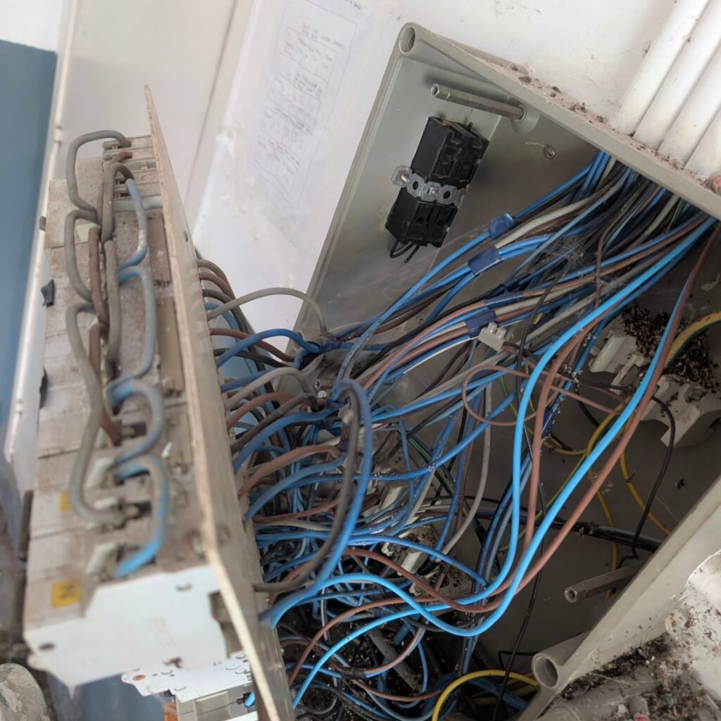 Instagram post from efitecinstalaciones. This post is in position 2.