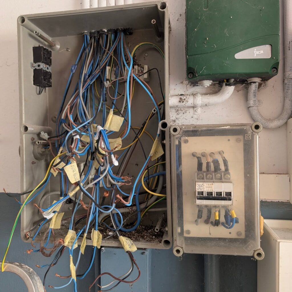 Instagram post from efitecinstalaciones. This post is in position 3.