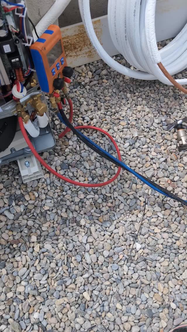 Instagram post from efitecinstalaciones. This post is in position 3.