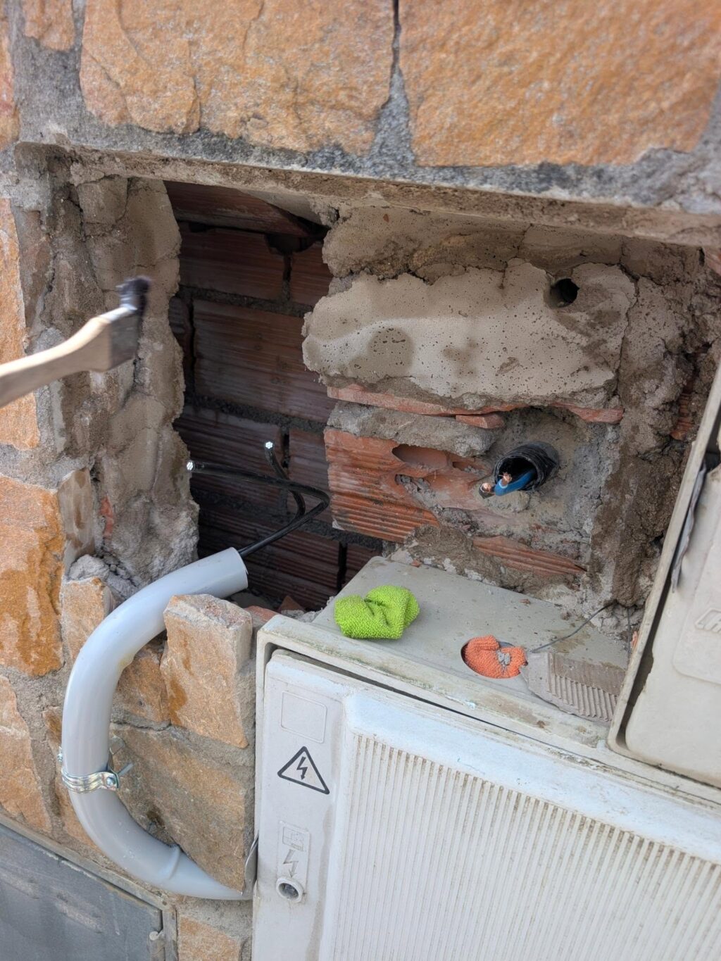 Instagram post from efitecinstalaciones. This post is in position 2.